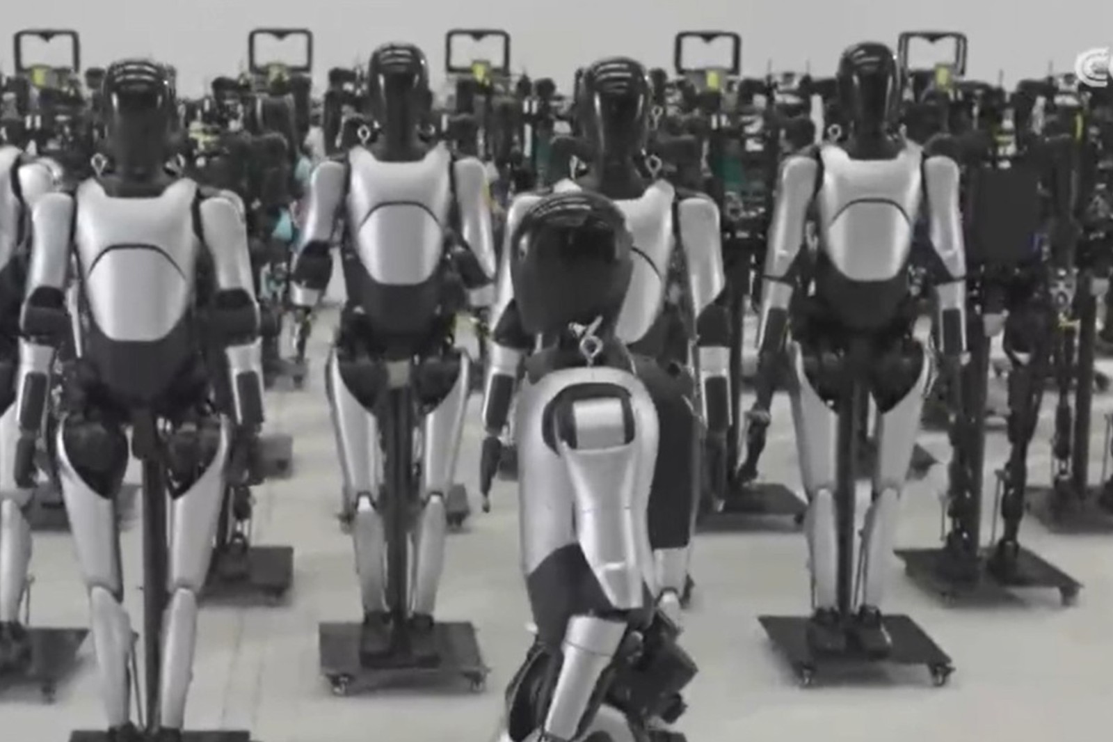 央视报道！揭秘 55世纪机器人量产超级工厂